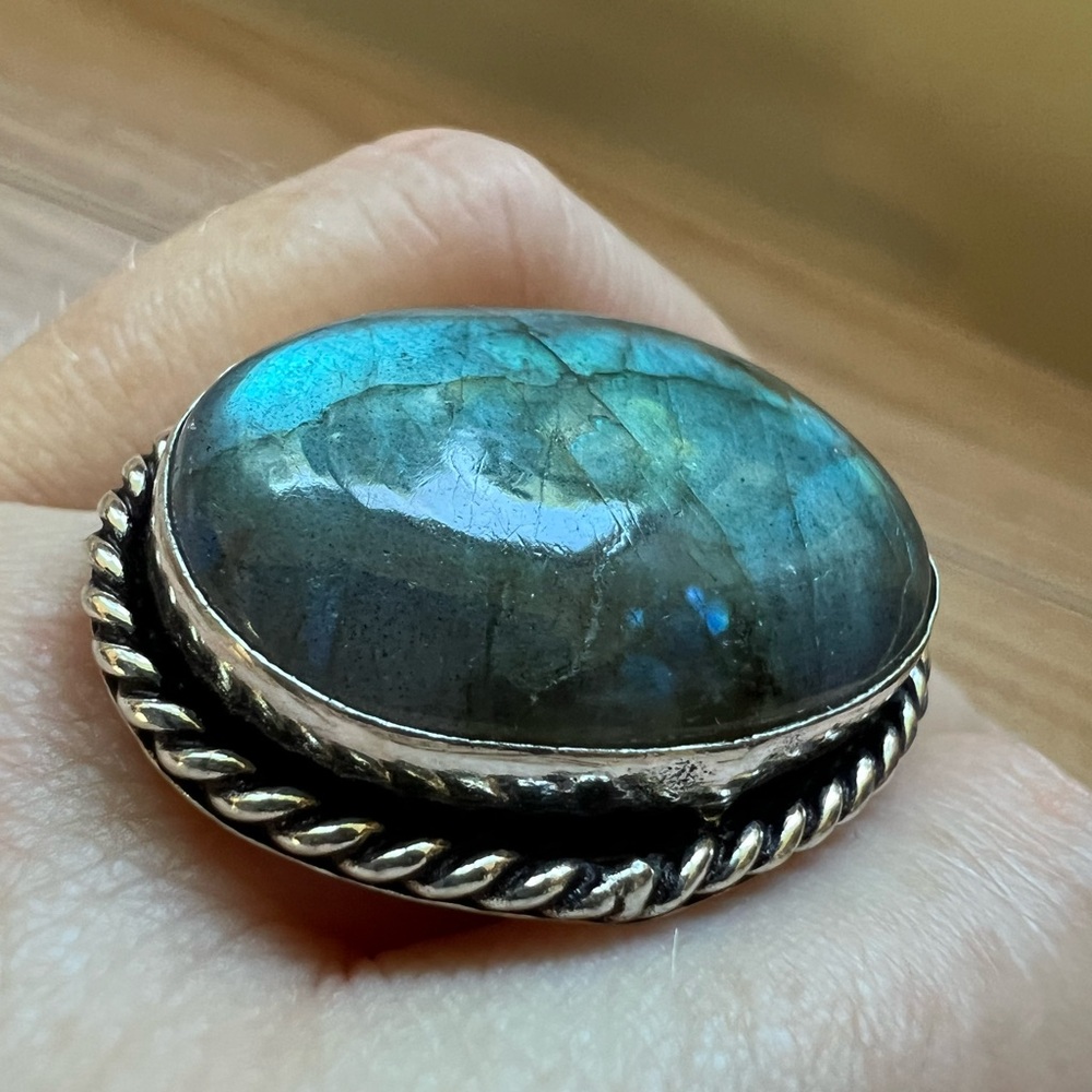Labradorite Flash Cabochon Ring - Picture 6 of 14
